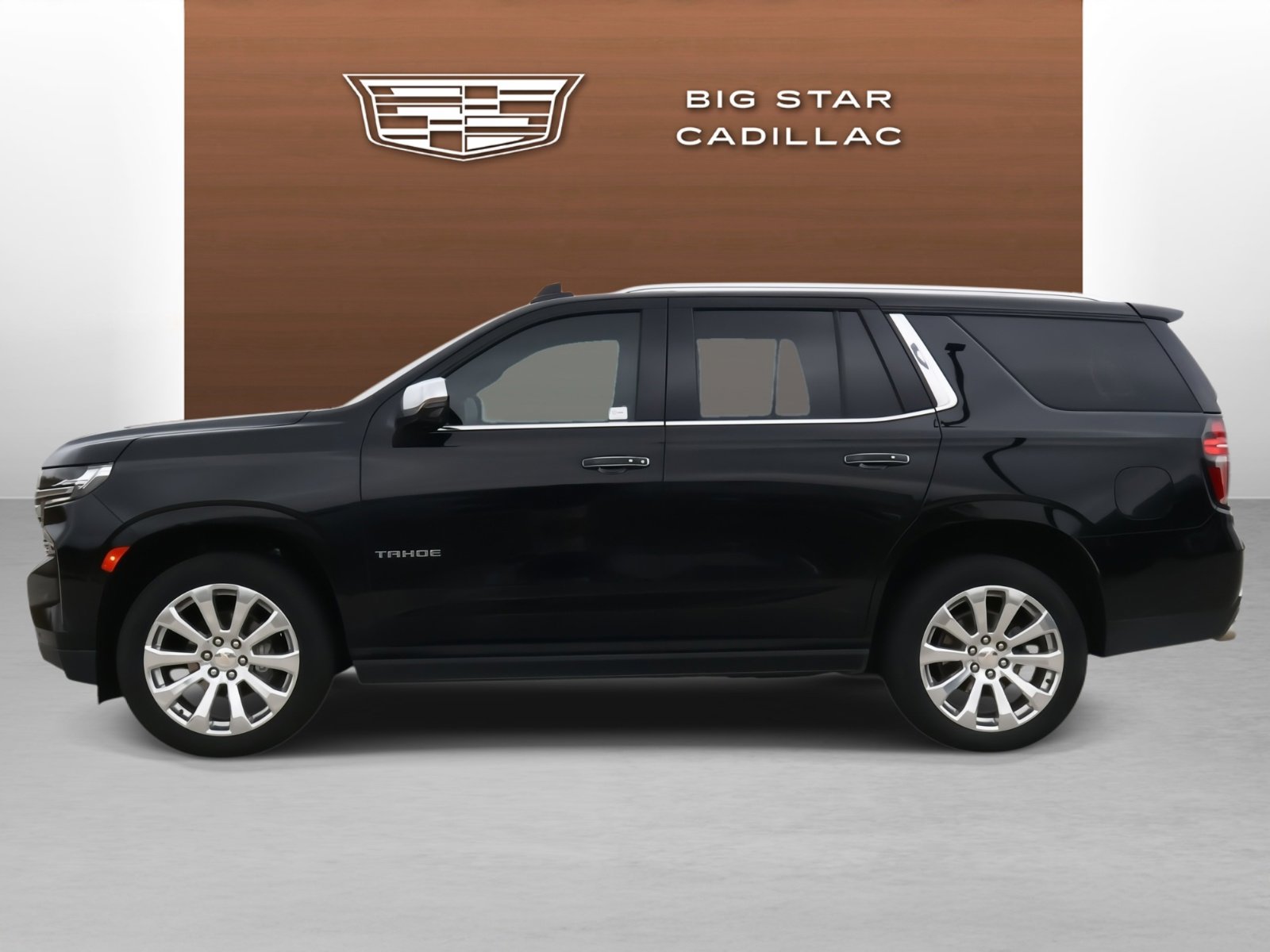 Used 2024 Chevrolet Tahoe Premier w/ Premium Package RWD image 2