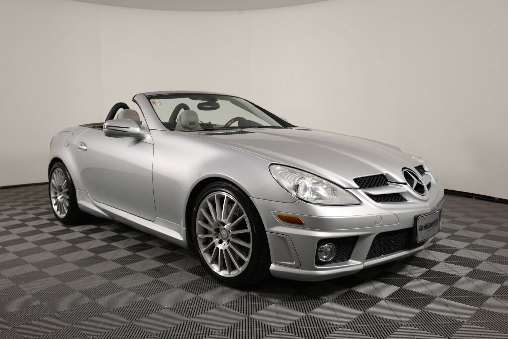 Used 2010 Mercedes-Benz SLK 350 image 2