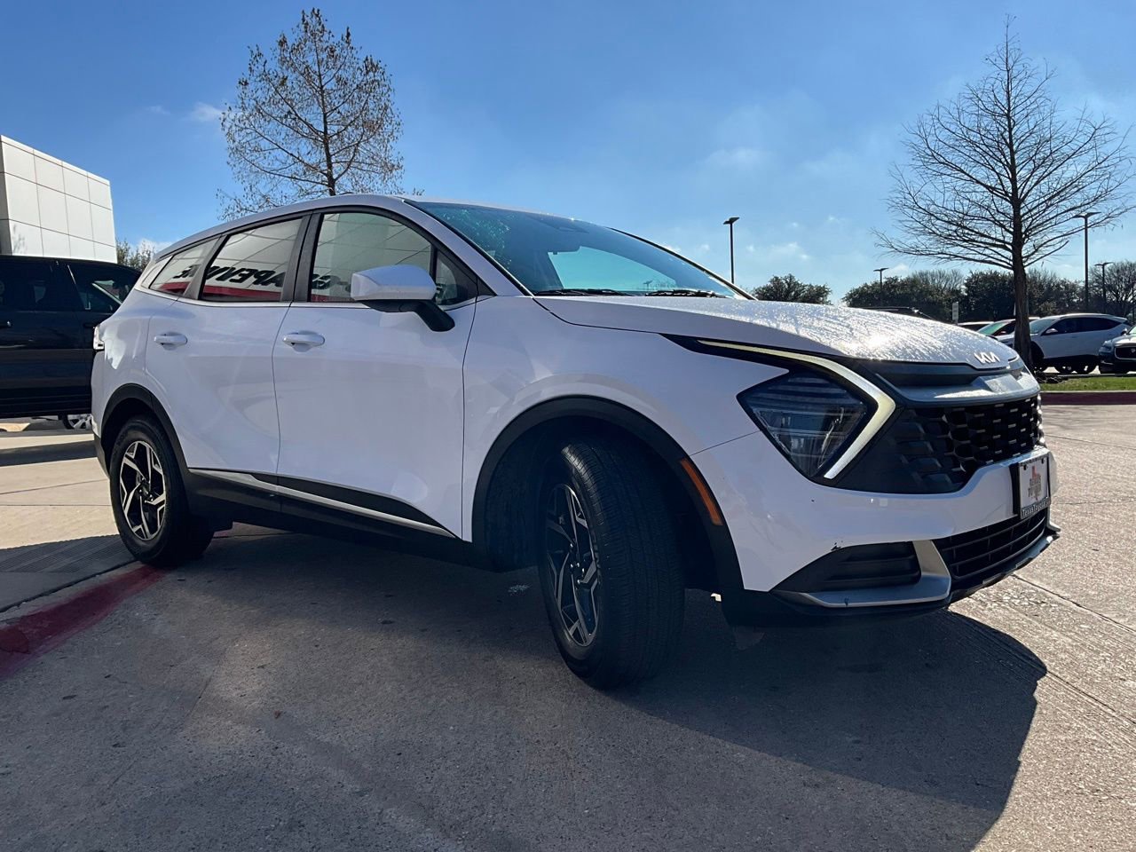 Used 2025 Kia Sportage LX image 4