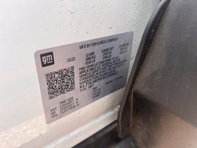 Used 2025 Chevrolet Trax LT FWD image 7