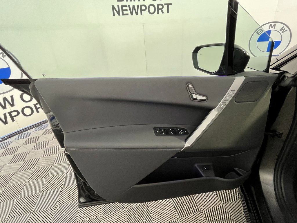 Used 2025 BMW iX xDrive50 w/ Sport Package image 27