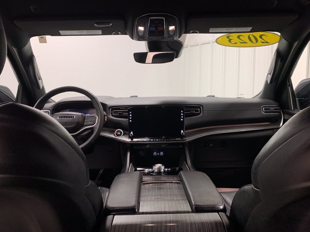Used 2023 Jeep Wagoneer L Series II AWD/4WD image 23