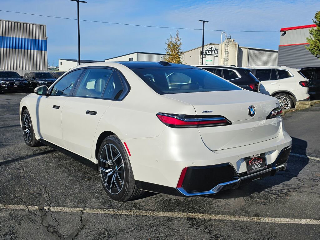 Used 2024 BMW 740i xDrive image 7