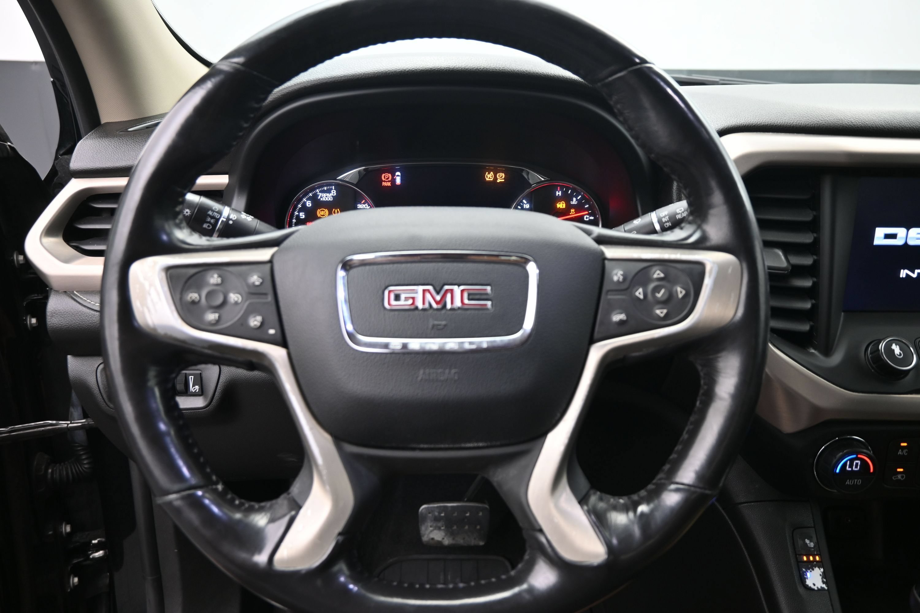 Used 2018 GMC Acadia Denali w/ Technology Package AWD/4WD image 13