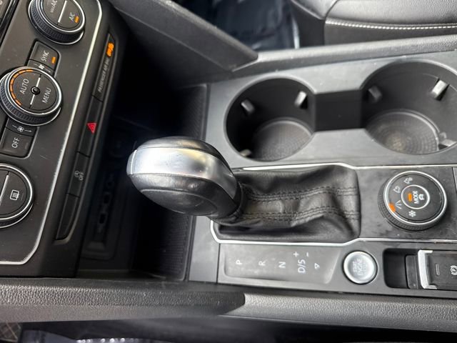 Used 2020 Volkswagen Atlas Cross Sport SE w/ Towing Package image 18