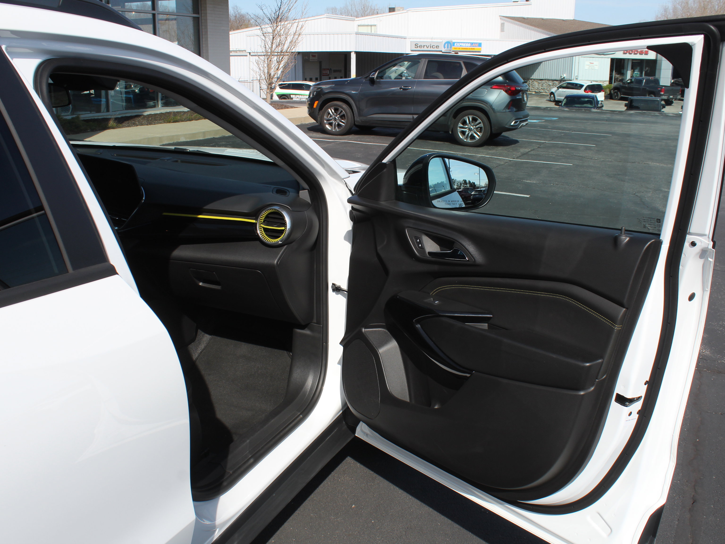 New 2026 Chevrolet Trax ACTIV w/ Sunroof Package image 24