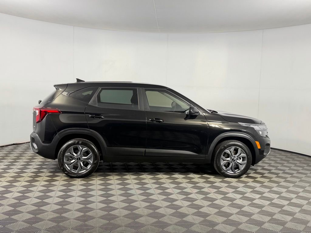 Used 2026 Kia Seltos LX AWD/4WD image 5