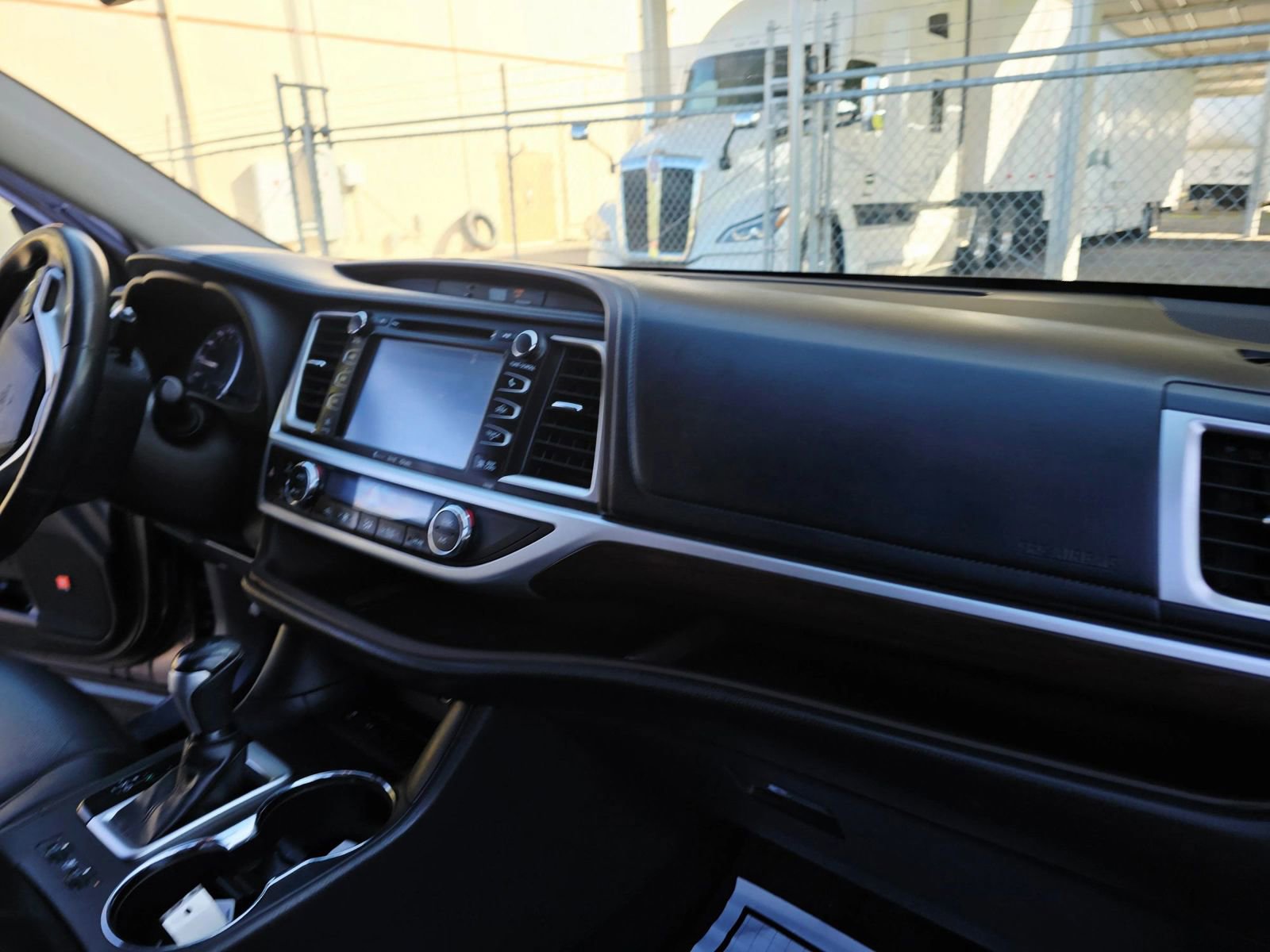 Used 2016 Toyota Highlander Limited image 32