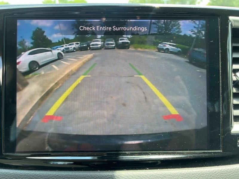 Used 2023 Chrysler Pacifica Touring-L FWD image 22