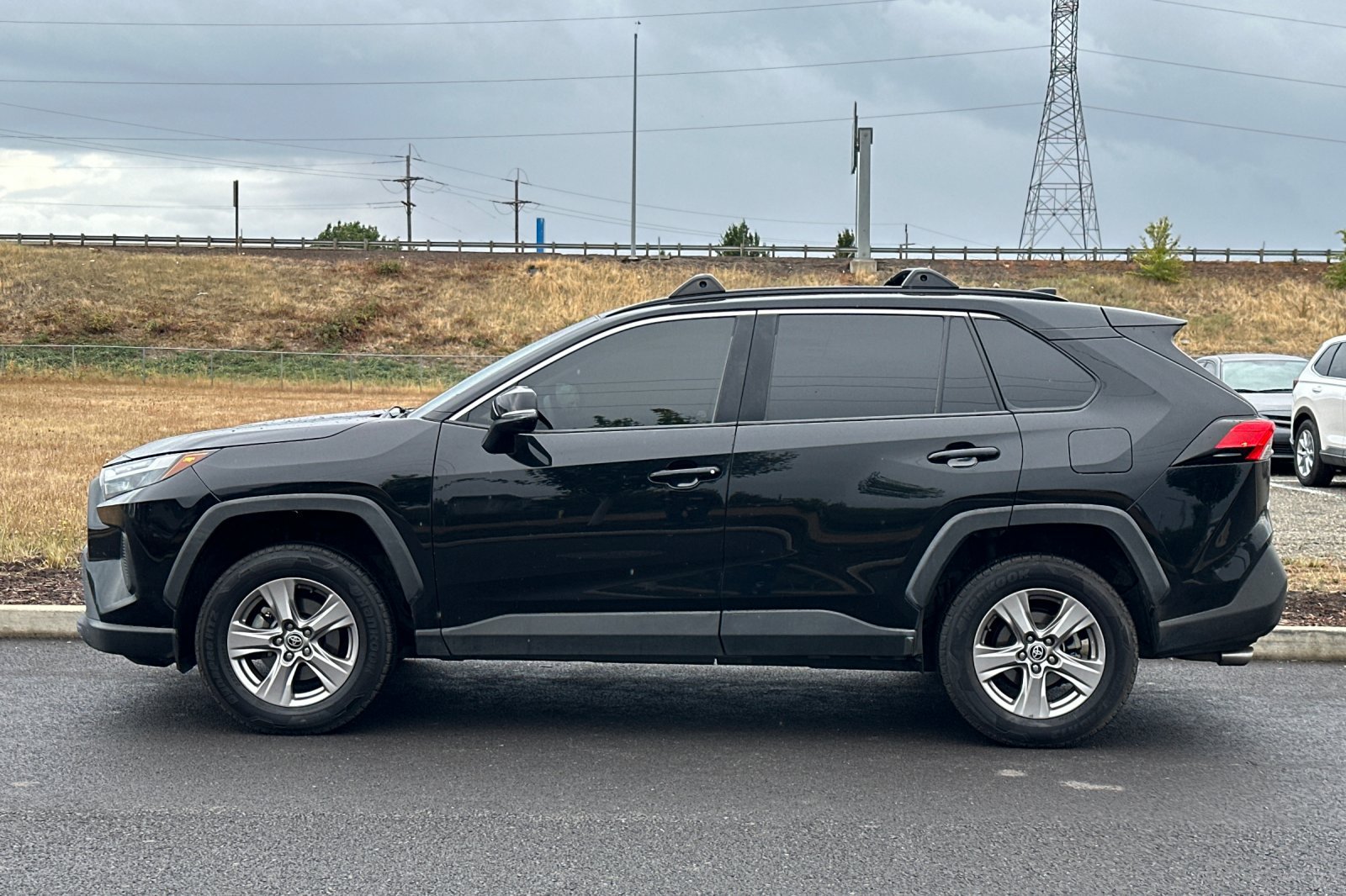 Used 2022 Toyota RAV4 XLE w/ Convenience Package AWD/4WD image 6