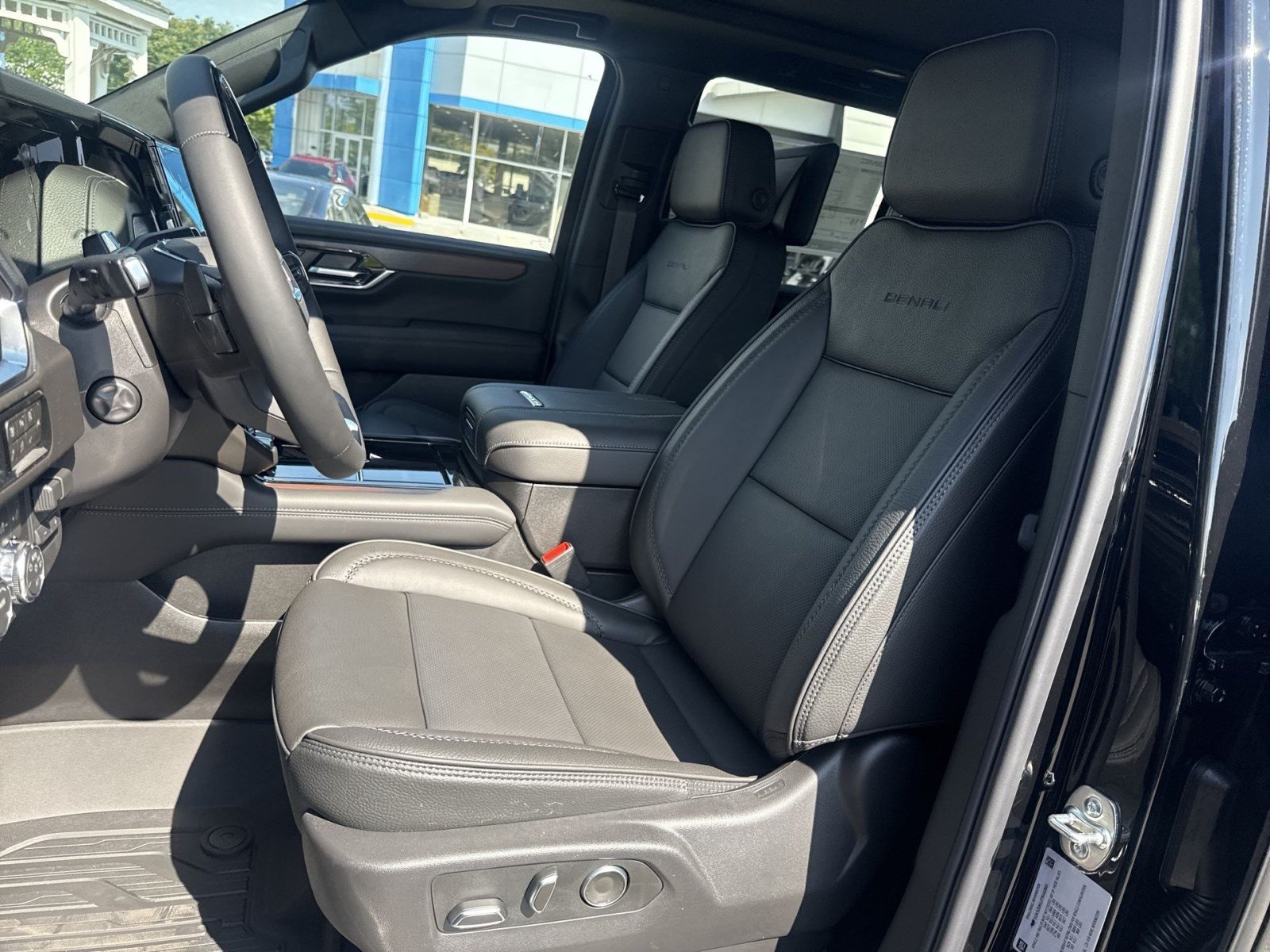 New 2026 GMC Yukon Denali w/ Advanced Technology Package AWD/4WD image 10