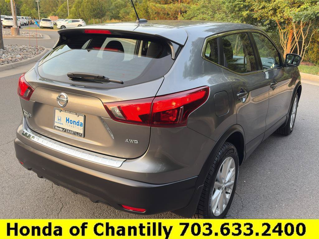 Used 2018 Nissan Rogue Sport S w/ S Appearance Package AWD/4WD image 12