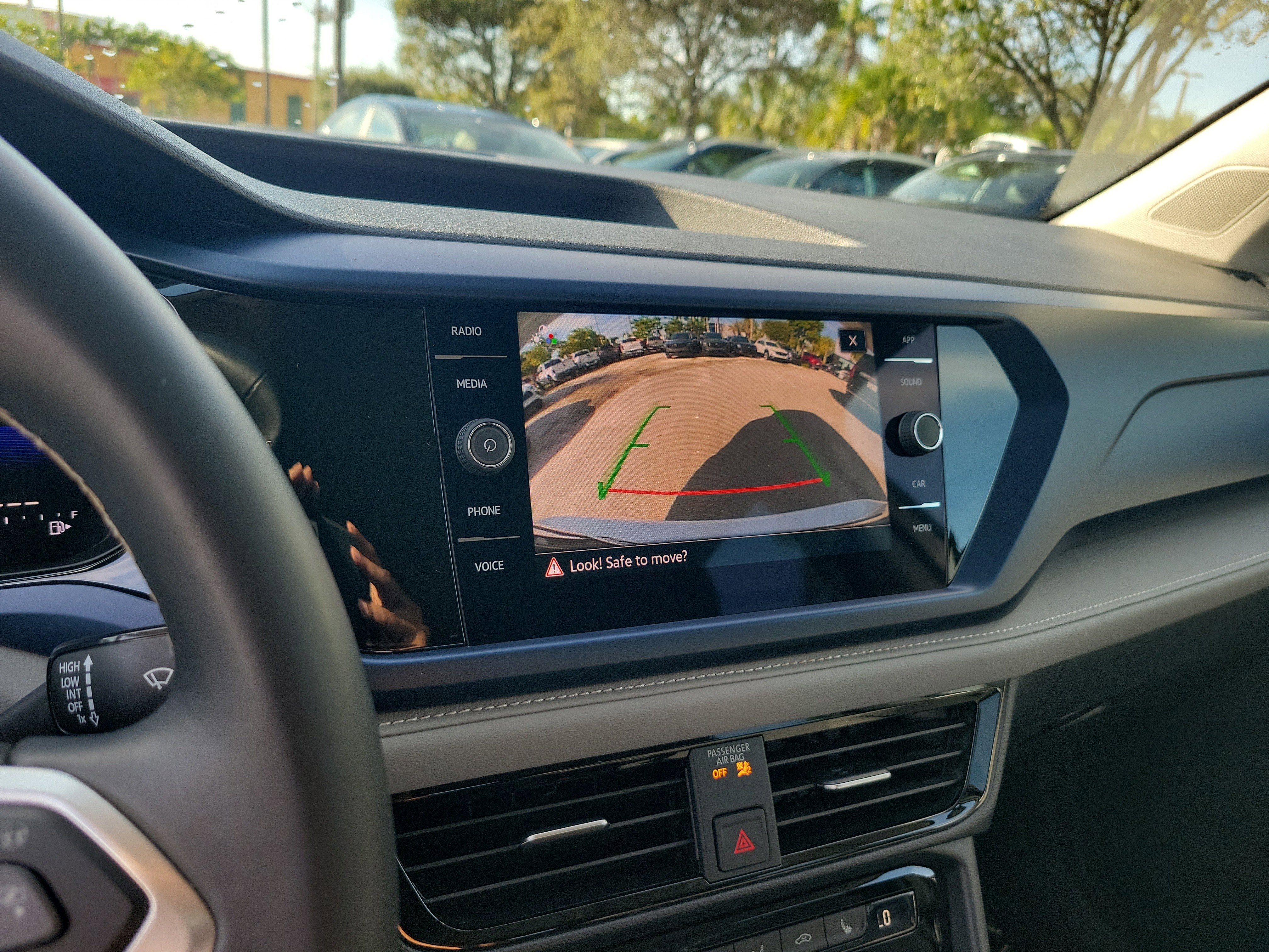 Used 2024 Volkswagen Taos SE image 15