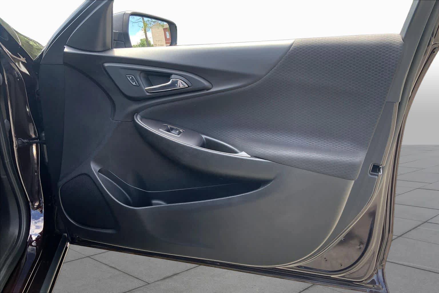 Used 2021 Chevrolet Malibu LS FWD image 23