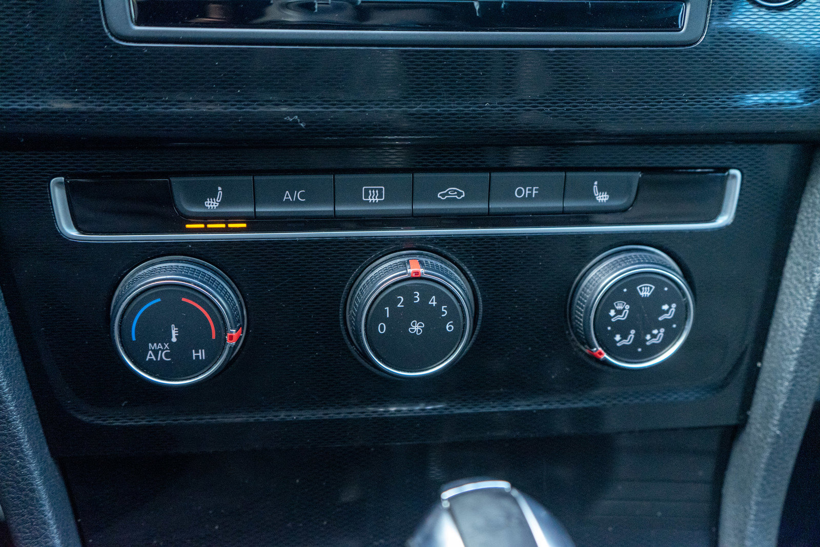 Used 2017 Volkswagen GTI SE image 18