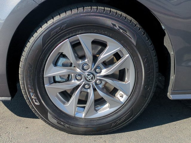 Used 2025 Toyota Sienna XLE FWD image 13