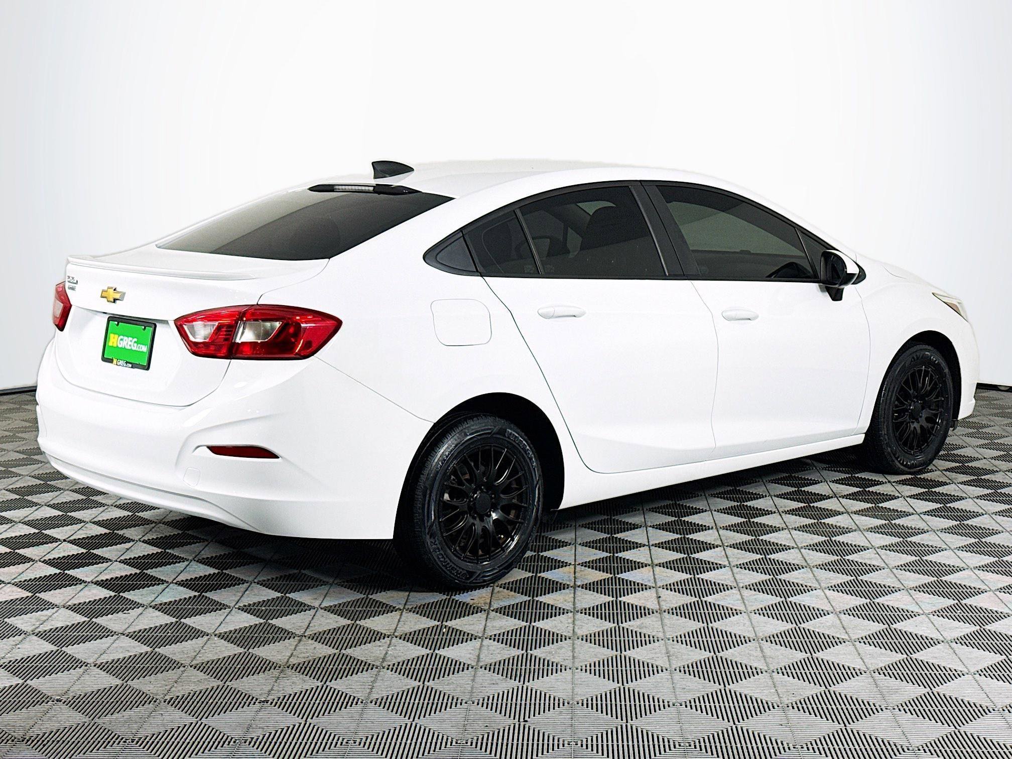 Used 2018 Chevrolet Cruze LS image 10