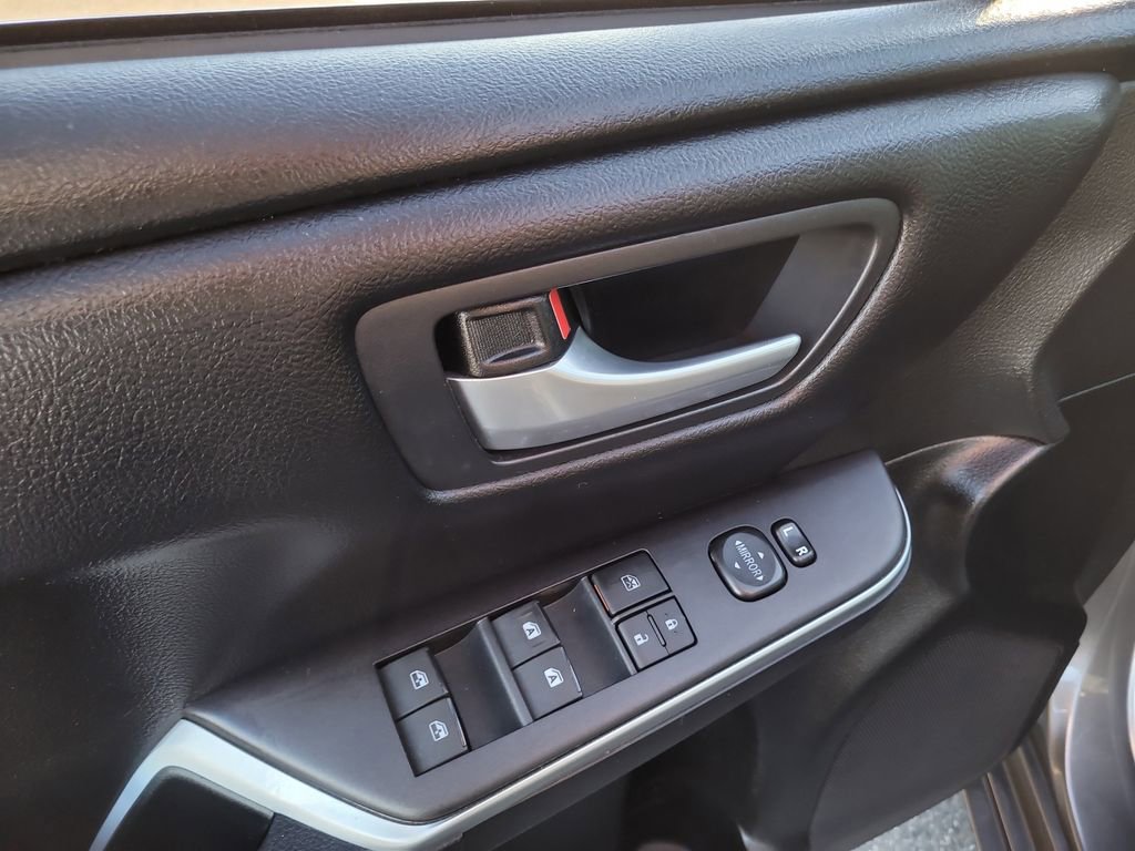 Used 2017 Toyota Camry SE image 14