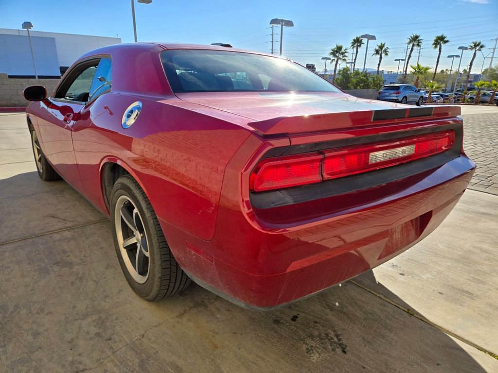 Used 2010 Dodge Challenger SE image 3