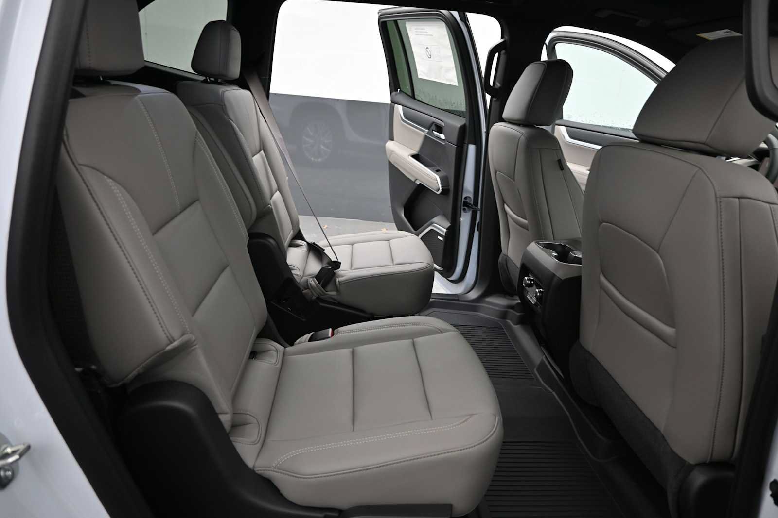 New 2026 GMC Acadia Elevation w/ Elevation Premium Package AWD/4WD image 23