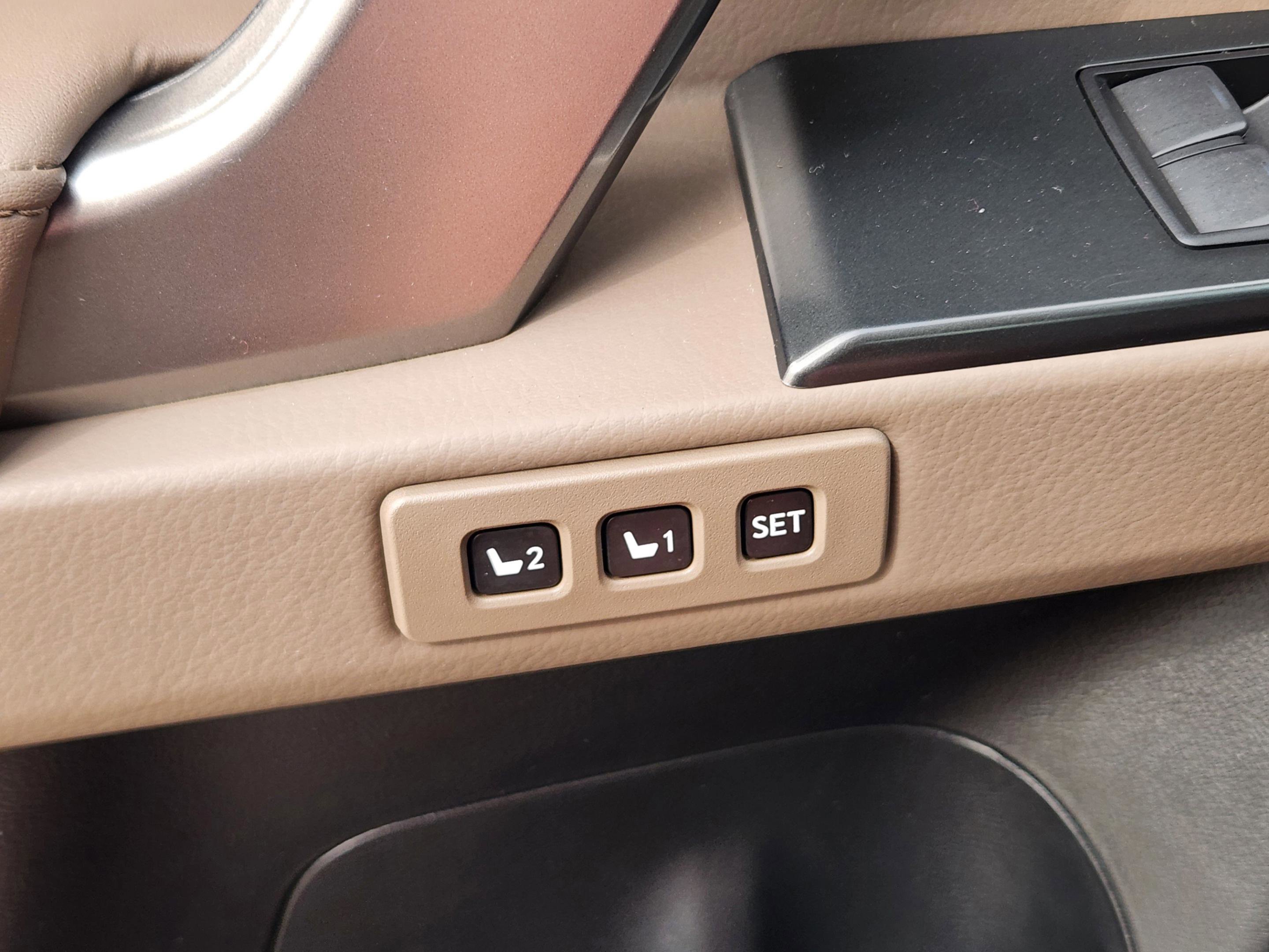 Used 2023 Lexus GX 460 Luxury w/ Sport Design Package image 22