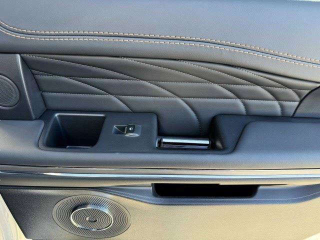 Used 2024 Ford Expedition Platinum RWD image 49