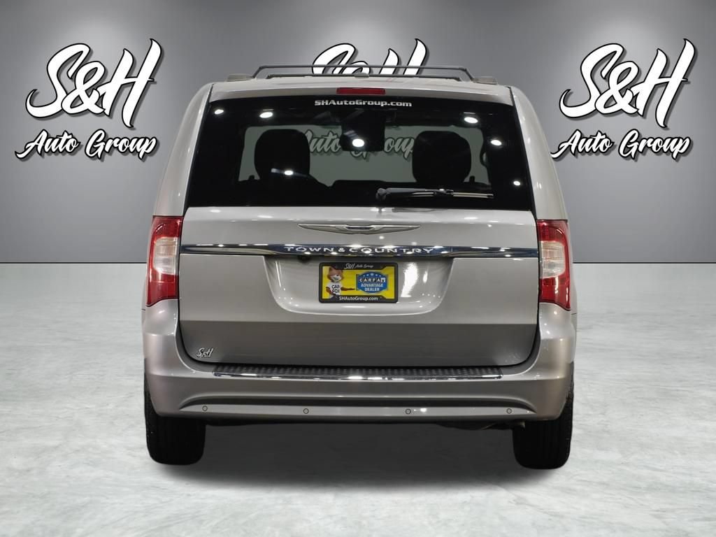 Used 2016 Chrysler Town & Country Touring-L FWD image 19
