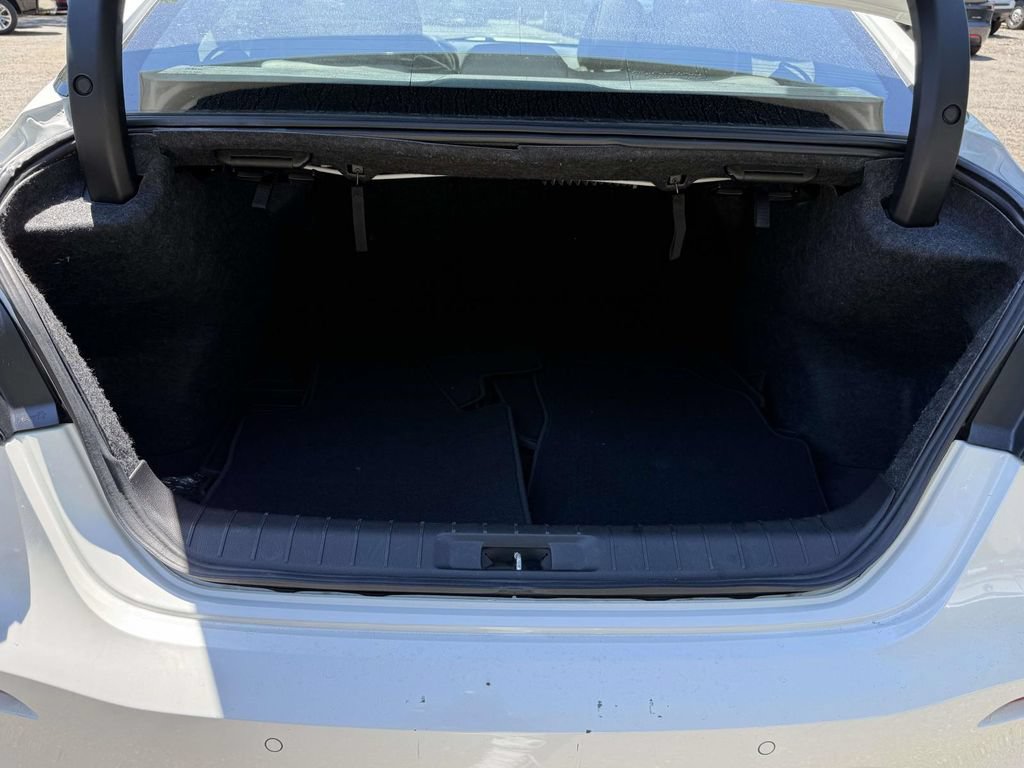 Used 2022 Nissan Maxima SR w/ Sport Mat Group FWD image 11