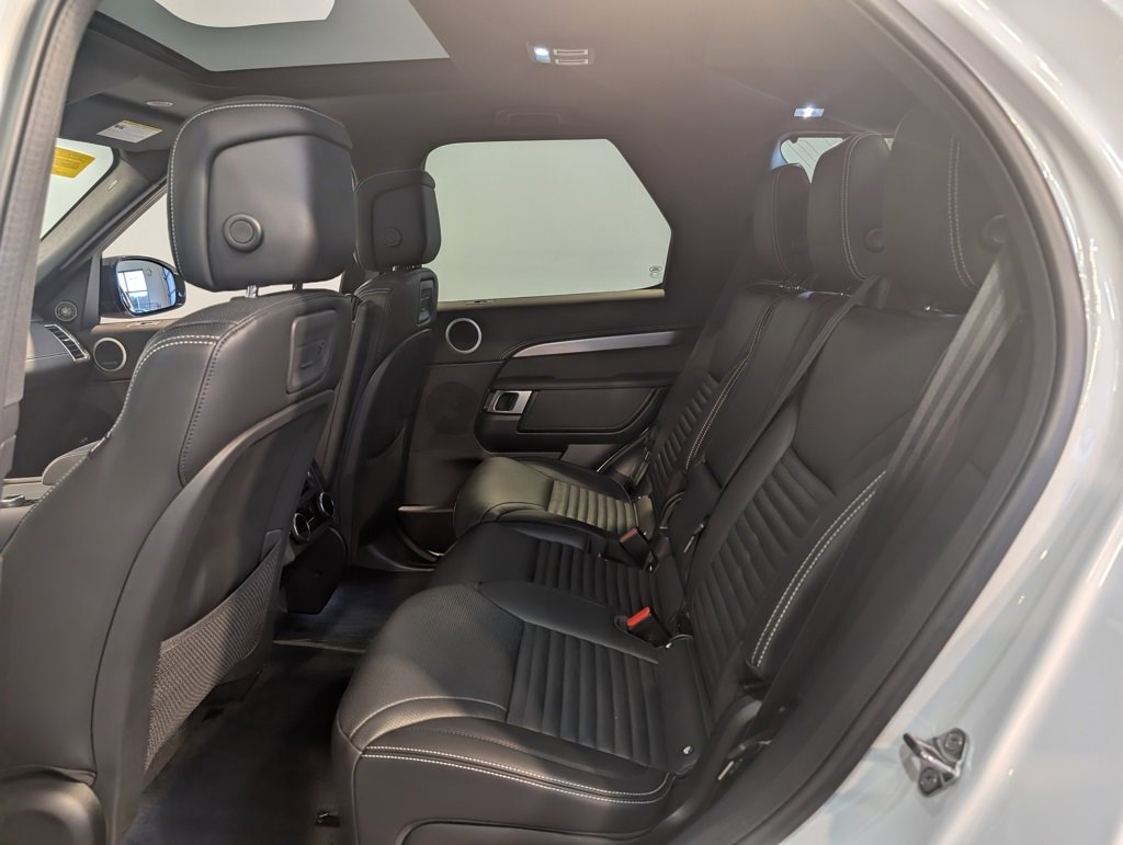 Used 2024 Land Rover Discovery Dynamic SE image 26