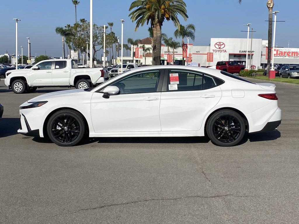 Used 2026 Toyota Camry SE image 2
