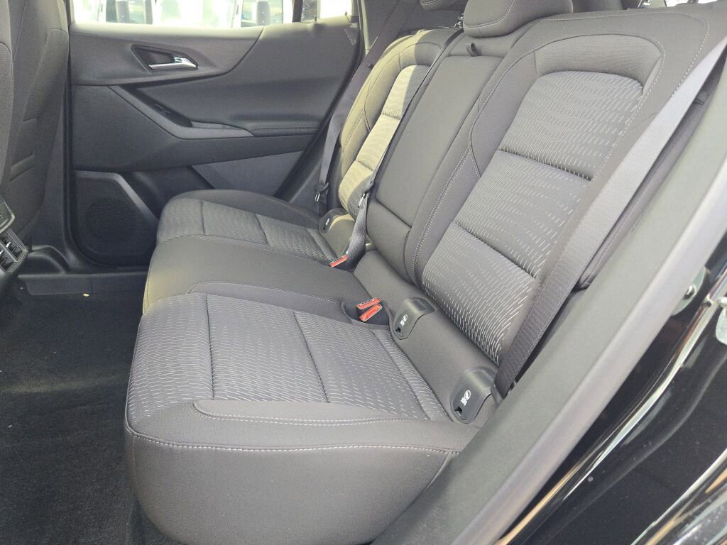 New 2026 Chevrolet Equinox LT AWD/4WD image 17