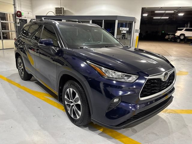 Used 2020 Toyota Highlander XLE AWD/4WD image 4