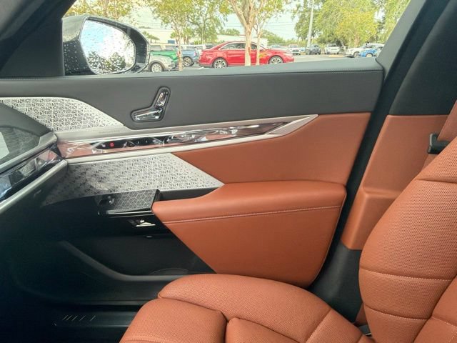 Used 2023 BMW 760i xDrive AWD/4WD image 12