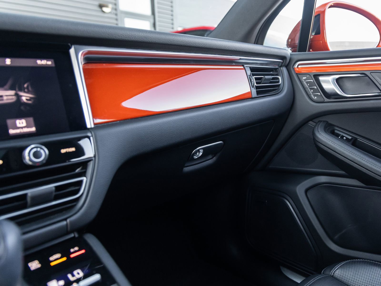 Certified 2024 Porsche Macan S image 33