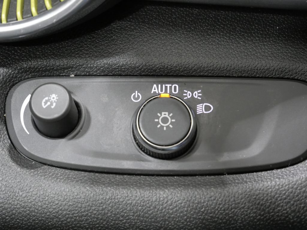Used 2024 Chevrolet Trax LT w/ Driver Confidence Package FWD image 14