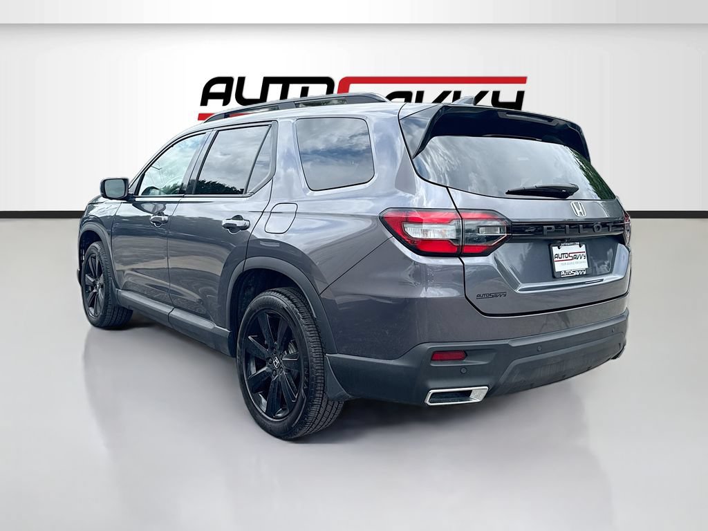 Used 2025 Honda Pilot Black Edition image 5