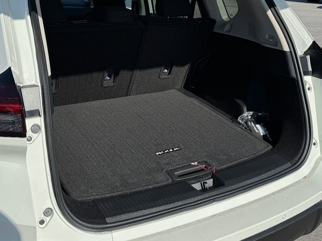 Used 2025 Nissan Rogue S image 13