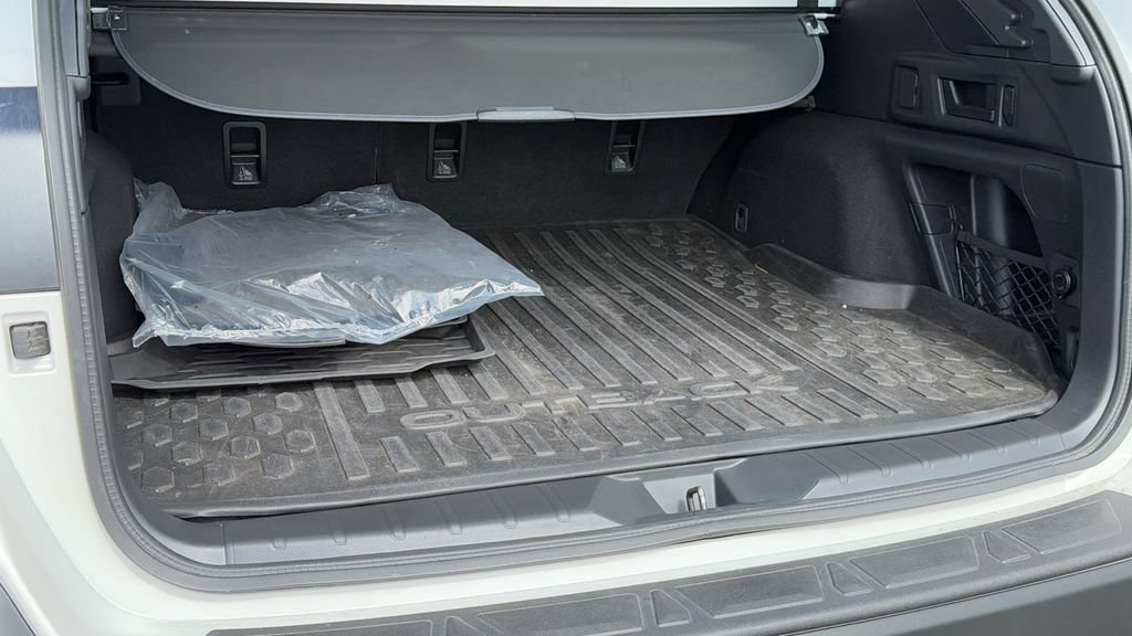 Certified 2025 Subaru Outback AWD/4WD image 27