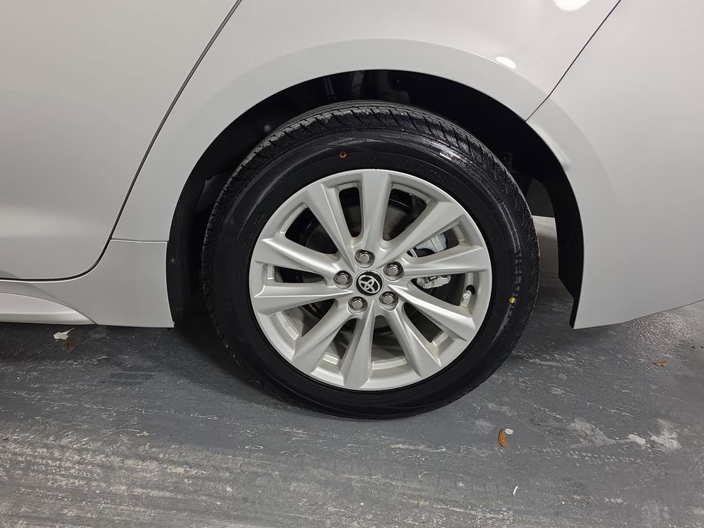 Used 2023 Toyota Corolla LE w/ LE Convenience Package FWD image 32