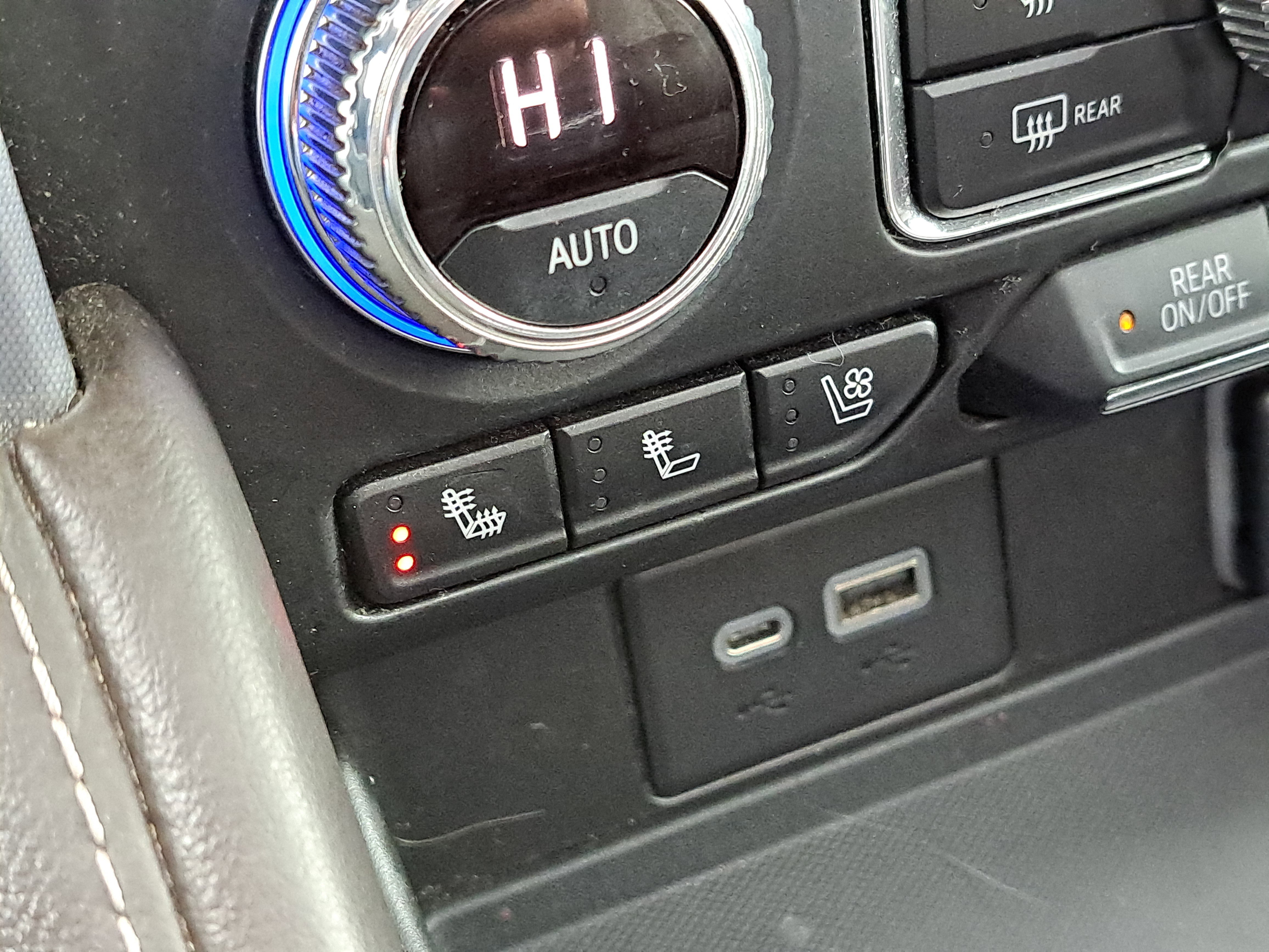 Used 2022 GMC Yukon XL SLT w/ SLT Luxury Package image 22