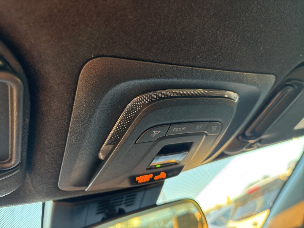 Used 2024 Toyota Corolla SE w/ Convenience Package image 21