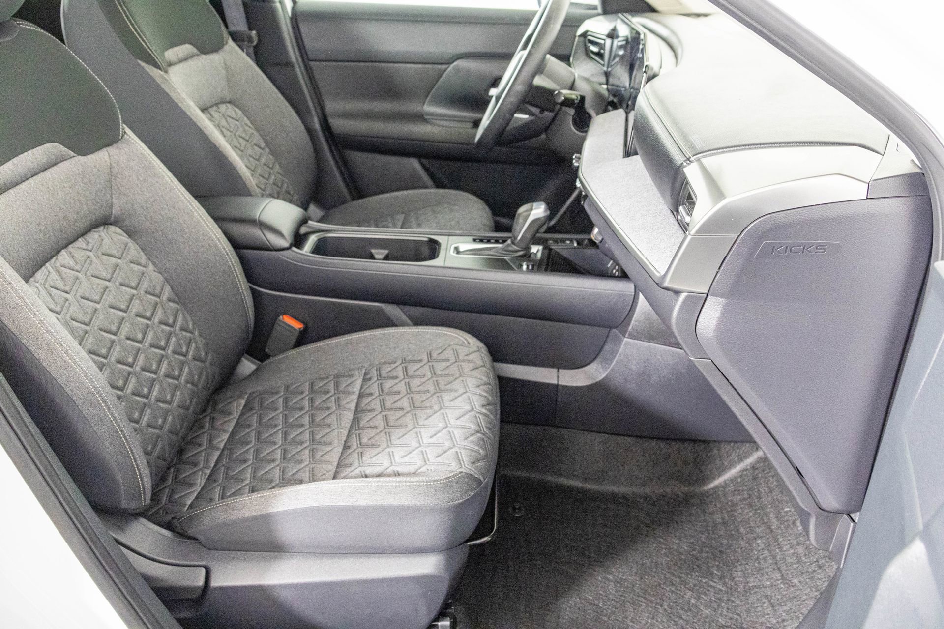 Used 2025 Nissan Kicks SV image 36