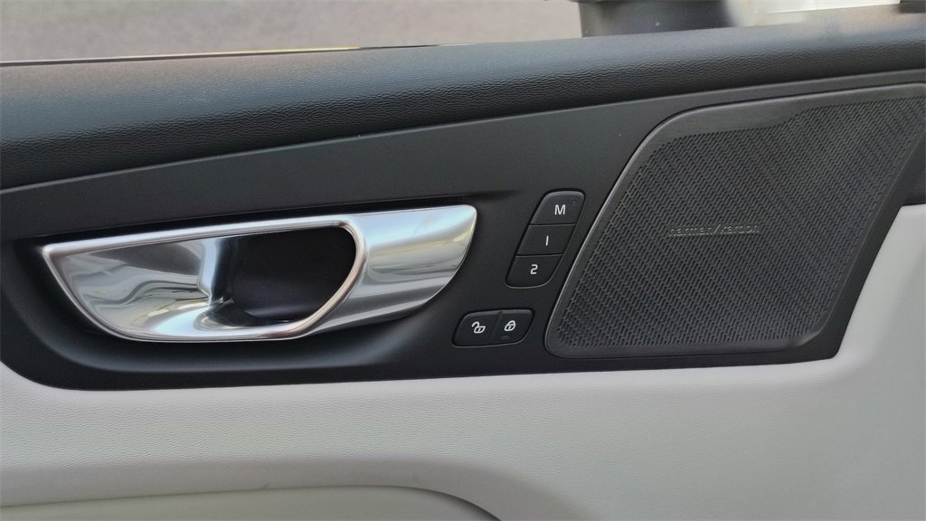 New 2026 Volvo XC60 B5 Ultra w/ Climate Package image 9