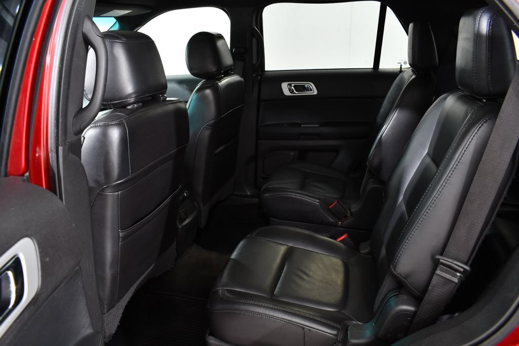 Used 2014 Ford Explorer XLT w/ Equipment Group 202A AWD/4WD image 16