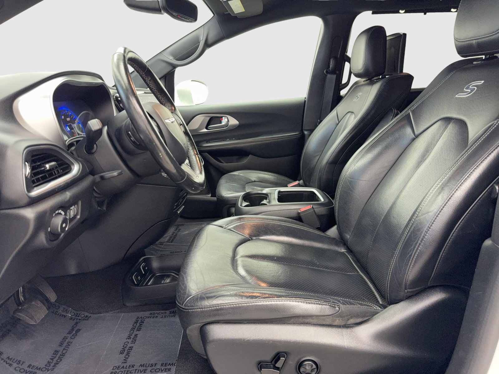 Used 2019 Chrysler Pacifica Touring-L Plus w/ S Appearance Package FWD image 17