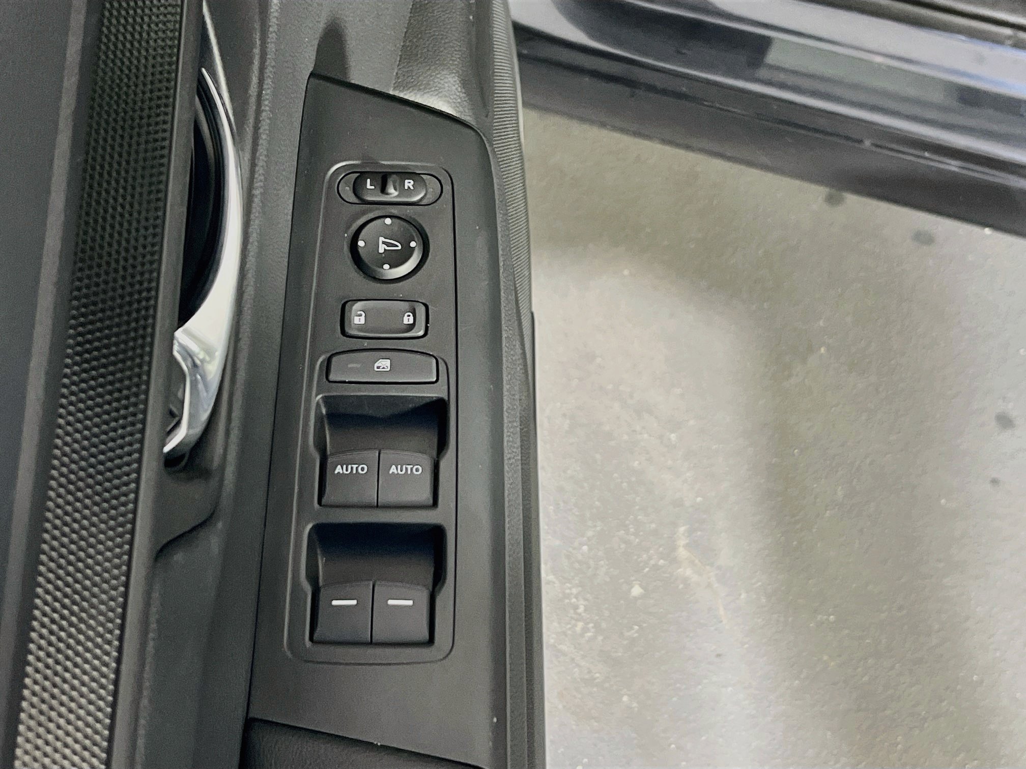 Used 2025 Honda CR-V EX image 17