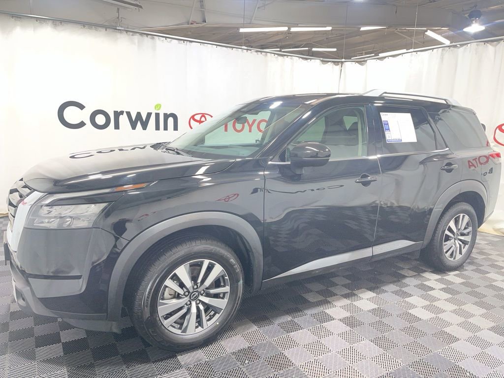 Used 2025 Nissan Pathfinder SL image 4
