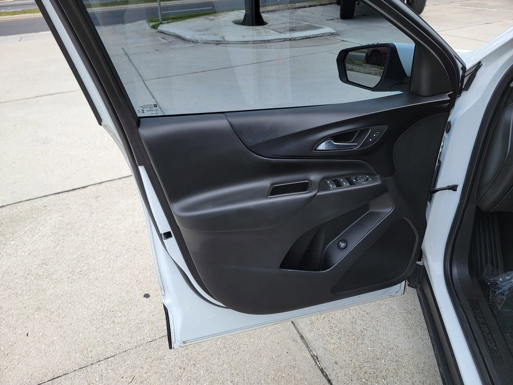 Used 2024 Chevrolet Equinox LT FWD image 11