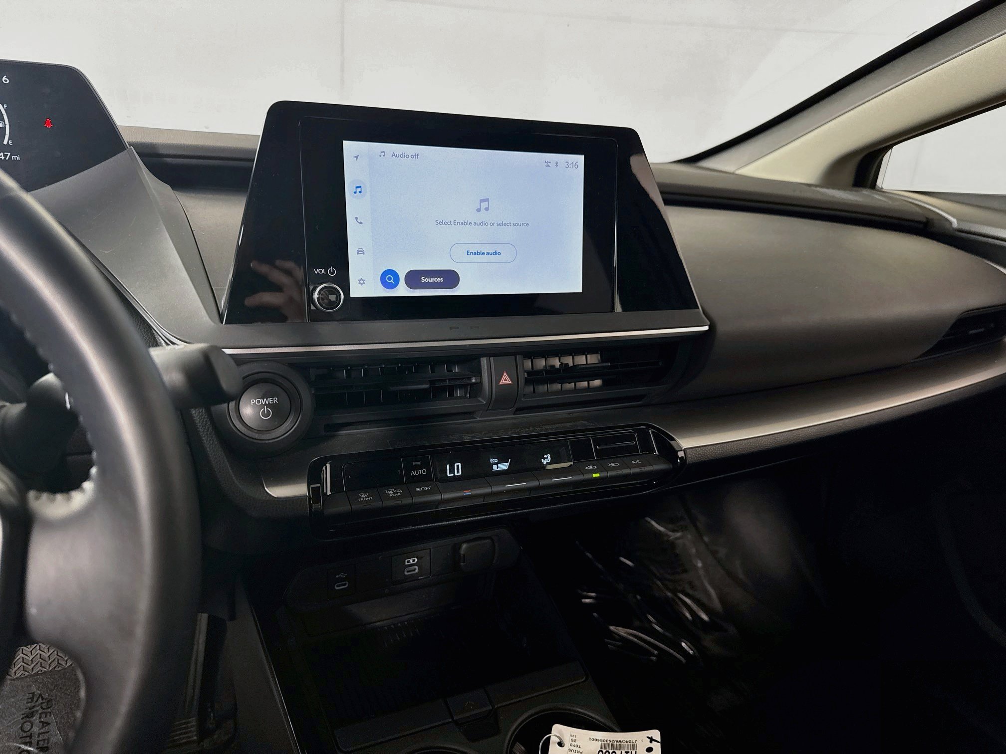Certified 2025 Toyota Prius LE FWD image 15