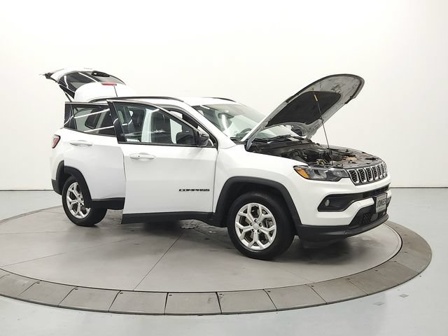 Used 2024 Jeep Compass Latitude AWD/4WD image 10